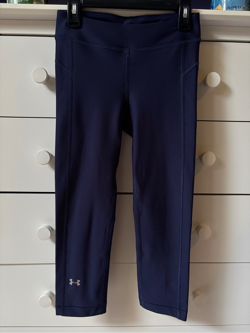 🏆 NWOT UNDER ARMOUR WOMENS SIZE XS NAVY BLUE  HEAT GEAR CAPRI LEGGINGS